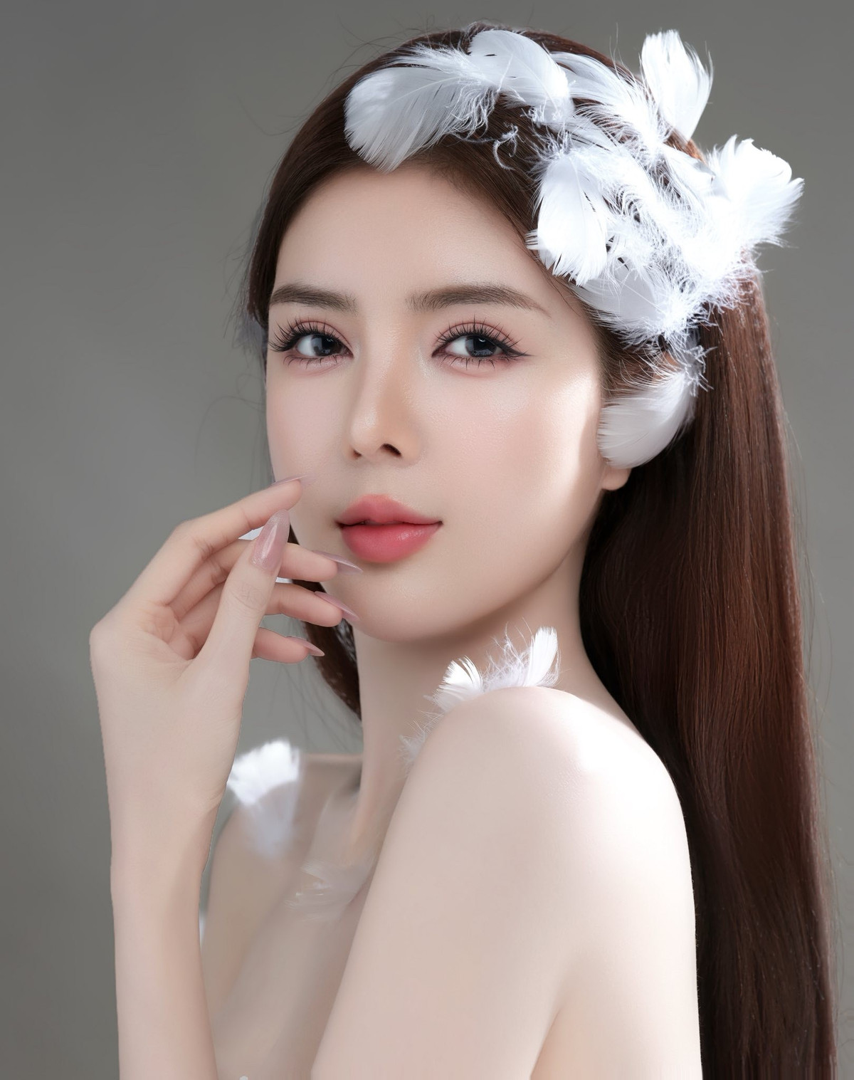 Đôi mắt to tròn, long lanh với hàng mi cong vút tạo cảm giác vừa ngây thơ vừa cuốn hút, đúng chuẩn vẻ đẹp “búp bê” mà nhiều người ao ước.