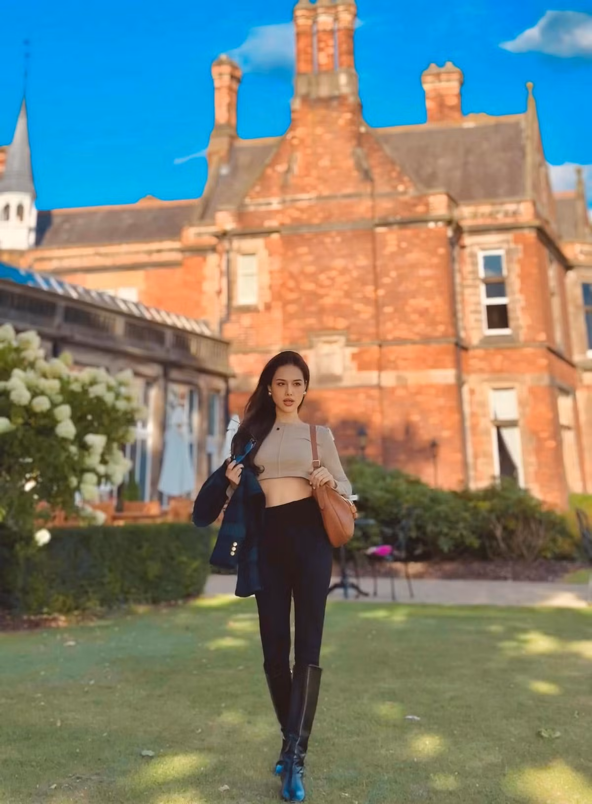 Dù bận rộn với vai trò làm mẹ và chăm sóc gia đình, Phanh Lee vẫn không ngừng làm mới bản thân và tận hưởng cuộc sống một cách trọn vẹn nhất.