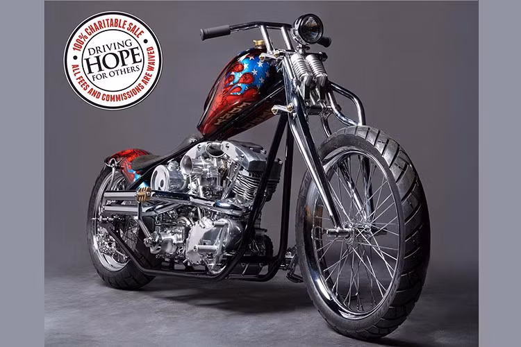 Paul Cox Industries là một trong những đội ngũ độ xe mô tô khá được chú ý. Xưởng độ xe ở New York này đã hoạt động được khoảng hai thập kỷ, không chỉ tạo ra những chiếc mô tô độ mà còn cả dao và đồ da - tất cả đều dễ dàng nhận ra ngay khi Paul Cox làm việc.