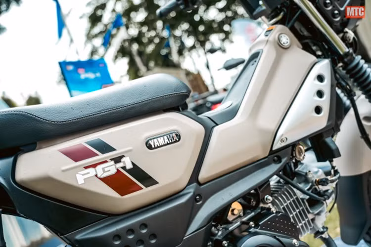 Yamaha PG-1 mới được trang bị màn hình hiển thị quãng đường mới với thiết kế bo tròn cổ điển, thay cho đồng hồ cơ cũ. Màn hình kỹ thuật số hiển thị các thông số như tốc độ, đồng hồ đo động cơ, vị trí số, mức nhiên liệu, quãng đường, mức tiêu thụ nhiên liệu và đèn báo hệ thống phanh ABS.