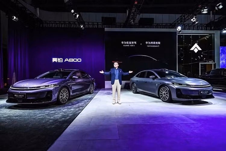 Chiếc sedan thông minh chủ lực đầu tiên của GAC ​​Hyptec A800 2025 mới, được hợp tác phát triển với Huawei, đã chính thức ra mắt tại Triển lãm Ô tô Thành Đô 2026. Để nhắc lại, Hyptec là thương hiệu xe điện cao cấp thuộc GAC, ra mắt lần đầu vào năm 2023 với tên gọi “Hyper”.