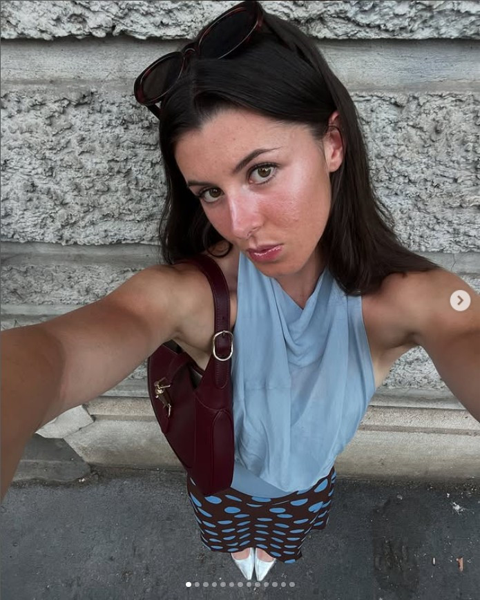 Thay vì bỏ cuộc, Hunt chọn con đường khó hơn: vừa phục hồi chấn thương, vừa theo học ngành Văn học Anh tại Đại học Cambridge.