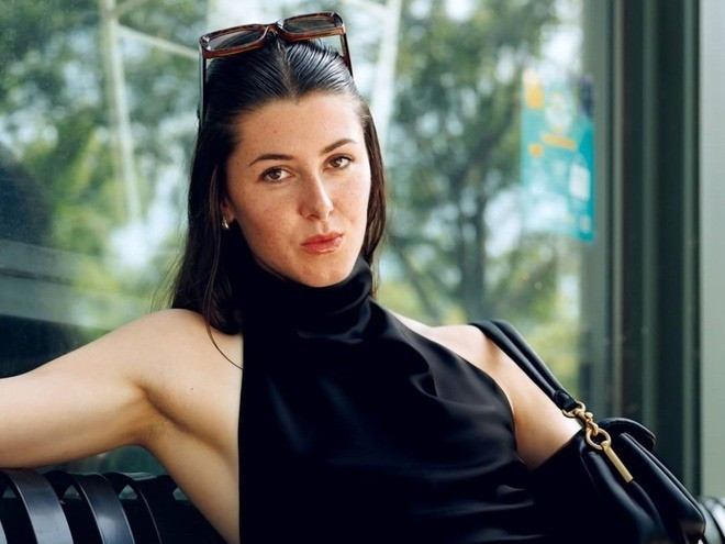 Không chỉ gây ấn tượng với tấm HCB 200 m nữ, Amy Hunt còn chinh phục người hâm mộ bằng gương mặt khả ái, nụ cười rạng rỡ và thần thái tự tin, để rồi tự nhận mình là "nữ thần điền kinh".