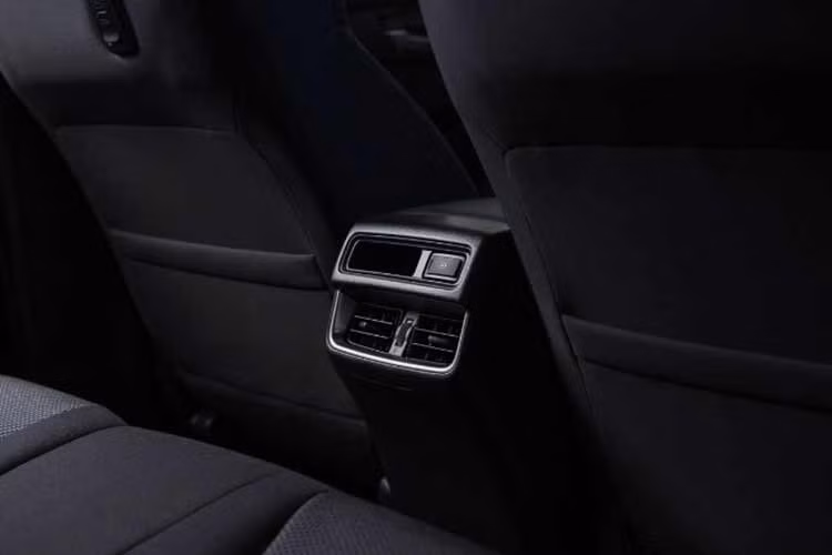 Bên cạnh Thunder, Mazda cũng giới thiệu phiên bản BT-50 Boss mới. Phiên bản này phát triển từ bản XT cabin đôi dẫn động bốn bánh và tập trung vào thay đổi về ngoại hình. Xe còn còn được bổ sung các chi tiết sơn đen bóng ở tay nắm cửa, gương chiếu hậu và lưới tản nhiệt, đi kèm thanh thể thao màu đen, lớp lót thùng tiêu chuẩn và bậc lên xuống hai bên.