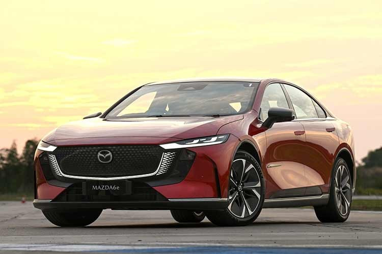 Mazda6e là sản phẩm hợp tác giữa Mazda và Changan, phát triển dựa trên nền tảng của mẫu Deepal L07. Tại Trung Quốc, mẫu xe này được bán dưới tên Mazda EZ-6, trong khi tại các thị trường quốc tế, bao gồm Thái Lan và rất có thể là cả Việt Nam. Phiên bản bán tại Thái Lan được sản xuất tại nhà máy Changan Mazda Automobile ở Nam Kinh (Trung Quốc).
