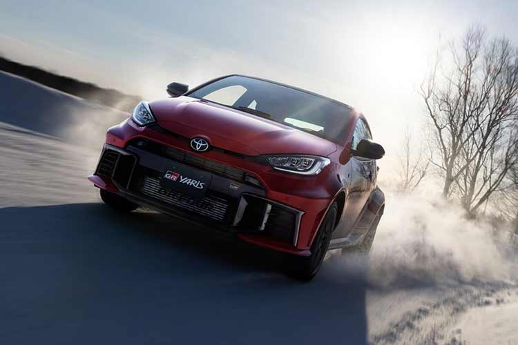 Bản cập nhật năm 2026 với vô lăng mới khiến Toyota GR Yaris càng hấp dẫn hơn đối với những người đam mê lái xe. Với những khách hàng muốn phiên bản tối ưu nhất, Toyota sắp tung ra bản giới hạn GR Yaris Morizo RR với nhiều chi tiết sợi carbon và chế độ Morizo đặc biệt cho hệ dẫn động AWD.