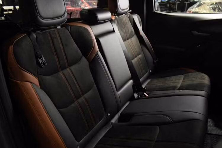 Cả hai phiên bản Thunder và Boss đều sử dụng động cơ turbodiesel 3.0L mạnh nhất trong dòng BT-50, cho công suất 187 mã lực và mô-men xoắn cực đại 450 Nm. Động cơ này đi kèm hộp số tự động 6 cấp và hệ dẫn động bốn bánh.