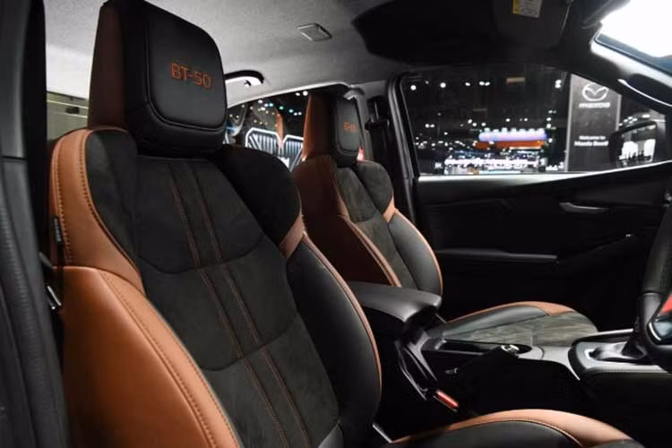 Điều này khiến mẫu xe có định hướng tương tự các phiên bản off-road nhẹ như Toyota Hilux Rugged X, Mitsubishi Triton GSR hay Kia Tasman X-Pro. Khách hàng cần khả năng vận hành địa hình tốt hơn vẫn có thể lựa chọn các gói treo nâng cấp BP-51 hoặc Nitrocharger.