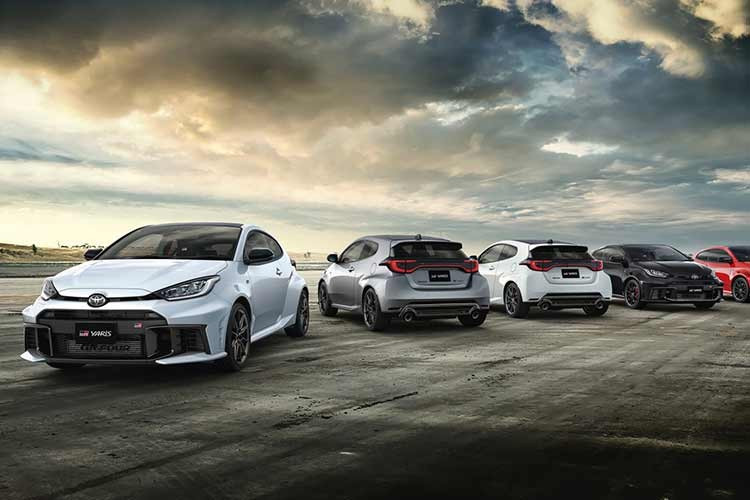 Toyota vừa ra mắt bản cập nâng cấp cho mẫu hatchback hiệu suất cao mang DNA xe đua đường trường của mình, đó là GR Yaris. Những thay đổi trên Toyota GR Yaris 2026 không được thể hiện rõ ở ngoại hình. Thay vào đó, ở lần nâng cấp này, bộ phận Toyota Gazoo Racing tập trung vào các điểm tiếp xúc của người lái với vô lăng tái thiết kế và tùy chọn lốp có độ bám đường cực cao.