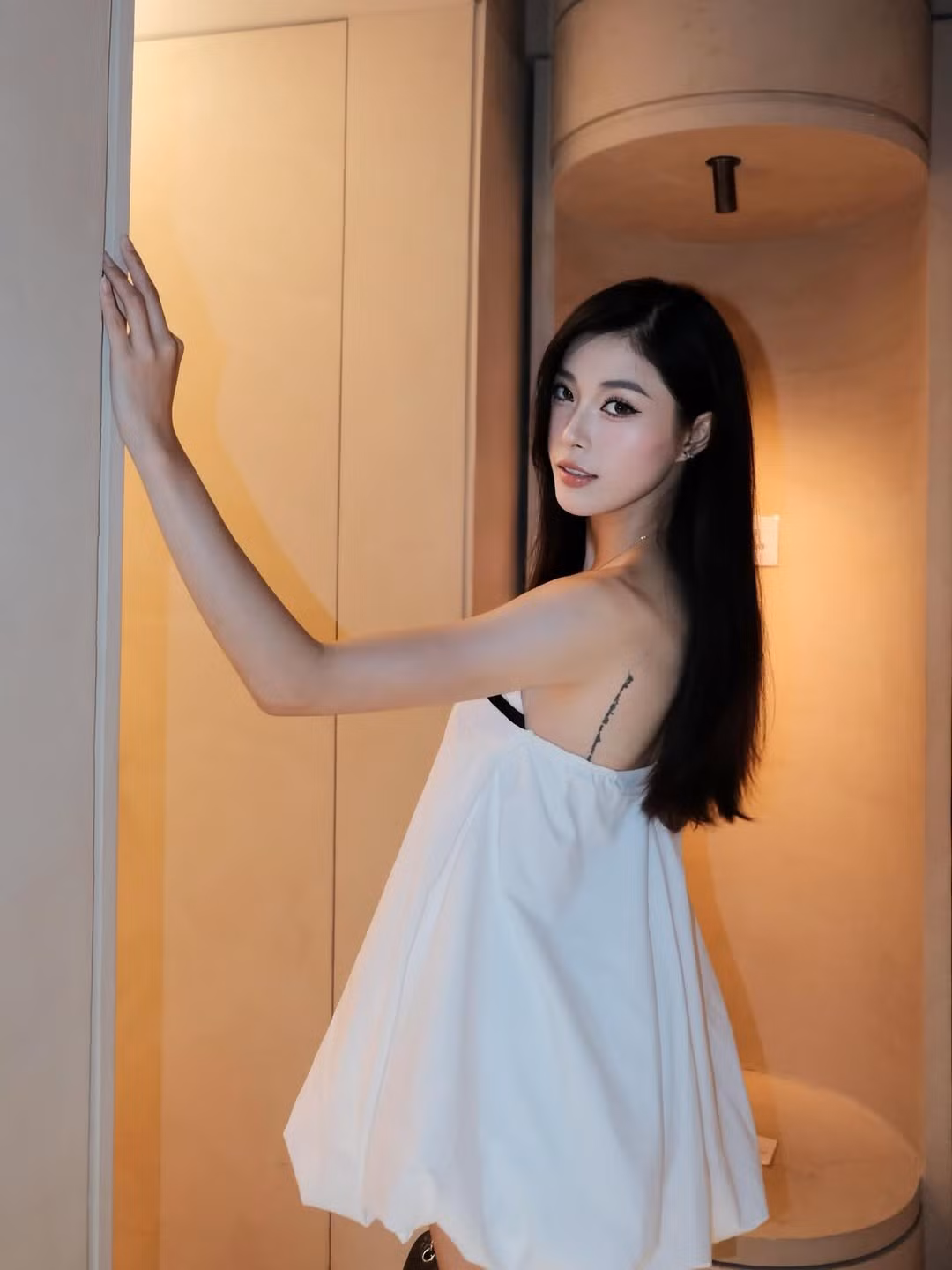 Sau khi giải nghệ ở tuổi 19, Hoa khôi bóng chuyền Đặng Thu Huyền càng trở nên nổi tiếng khi giữ vai trò MC thể thao của Truyền hinh Cáp Việt Nam (VTV Cab).