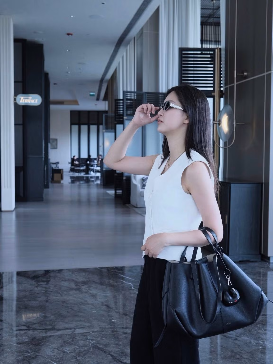 Loạt hình ảnh đời thường của nữ bác sĩ được cô chia sẻ trên trang cá nhân khiến dân mạng đồng loạt “thả tim” và dành nhiều lời khen ngợi.