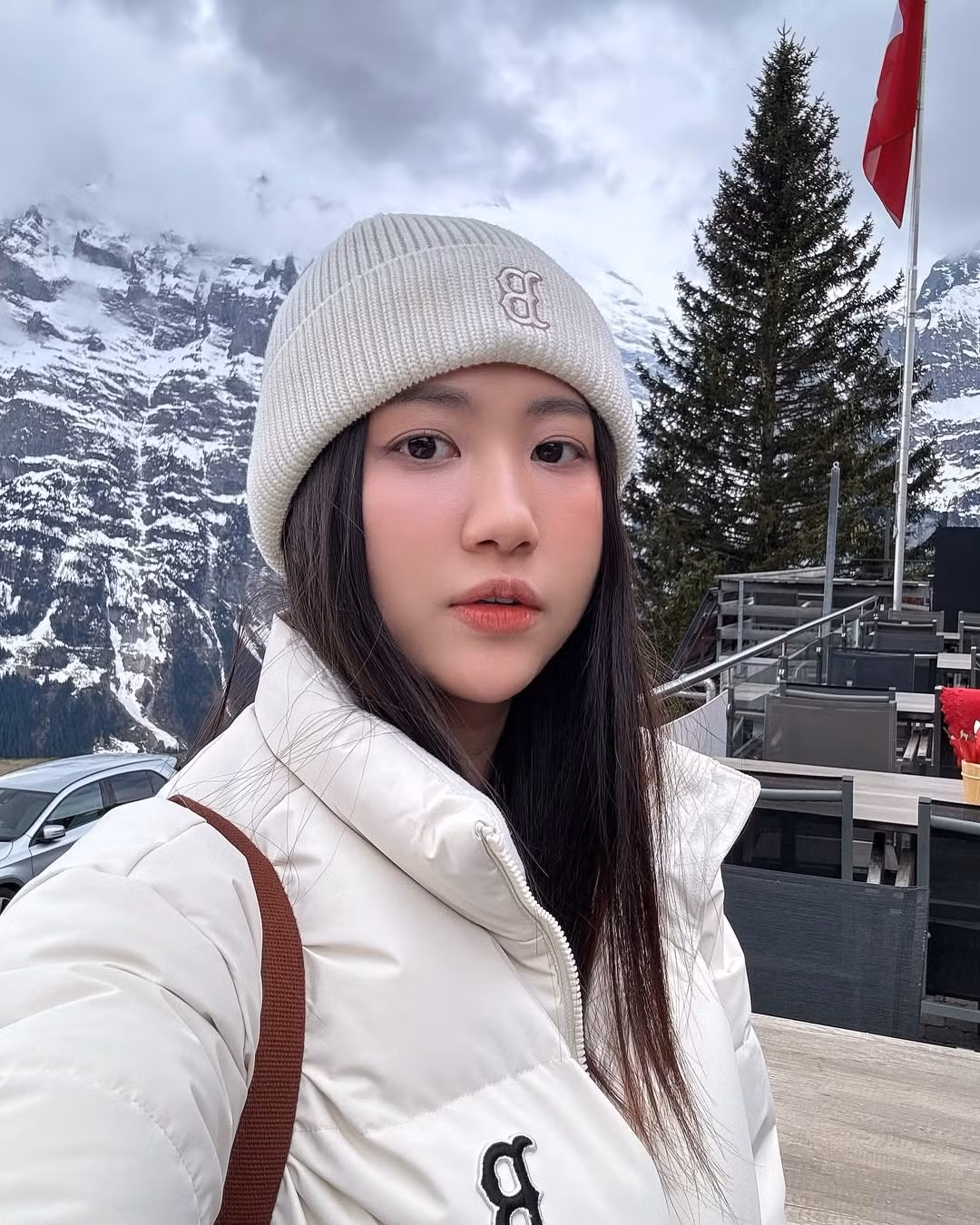 Ngoài công việc chuyên môn, Bác sĩ Khổng Hạnh Nguyên còn thường xuyên chia sẻ kiến thức về da liễu miễn phí cho mọi người trên các nền tảng số như Fanpage, TikTok…