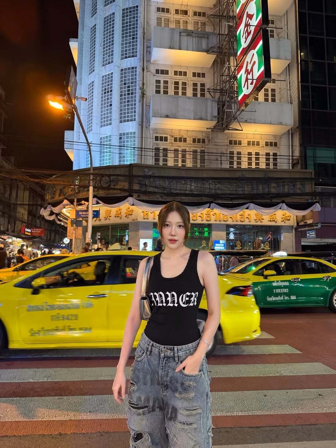 Nữ diễn viên "Nhà Bà Nữ" tỏ ra vô cùng thoải mái và tận hưởng chuyến đi.