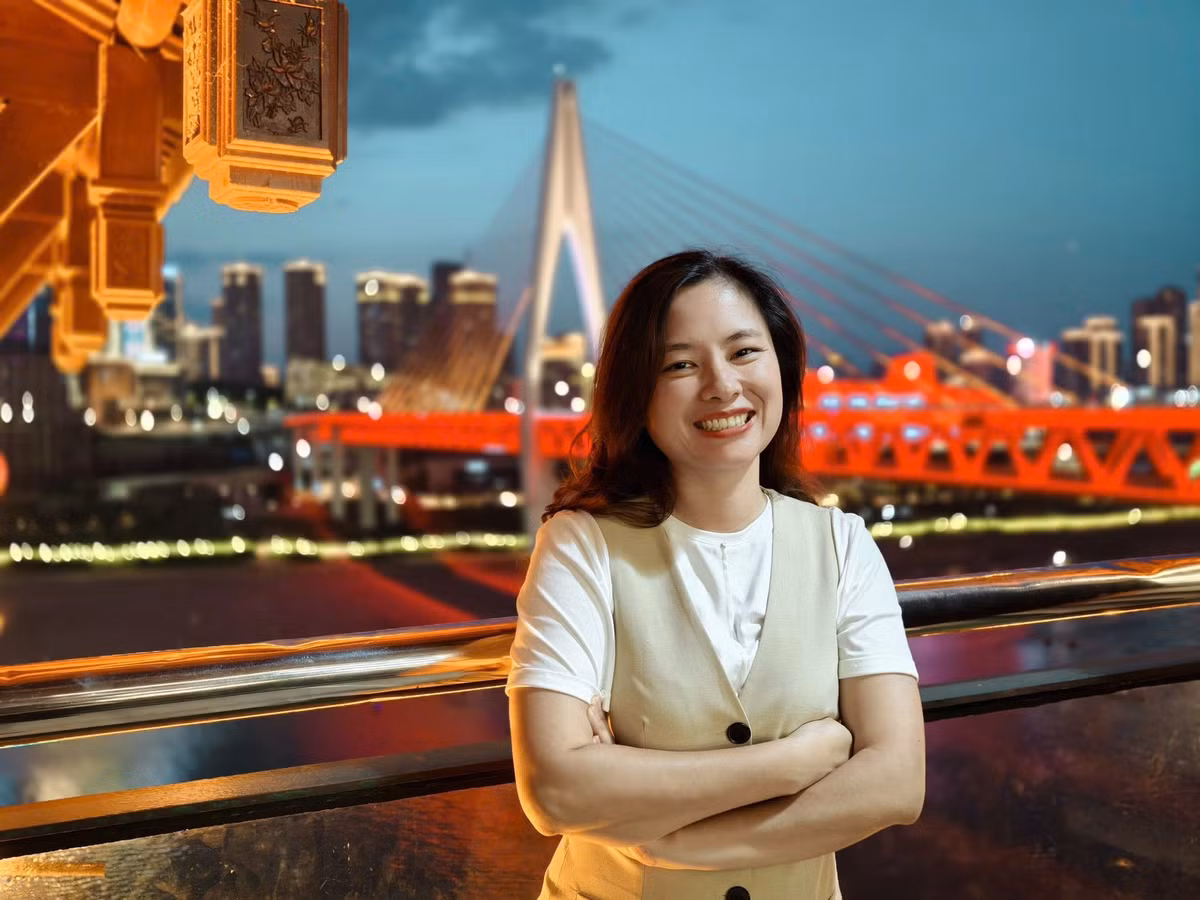 Bác sĩ Giang tốt nghiệp Thủ khoa Đại học Y Hà Nội (khóa 2005 - 2011). Bác sĩ Giang đã có 12 năm cống hiến cho Y khoa trong lĩnh vực sản phụ khoa.