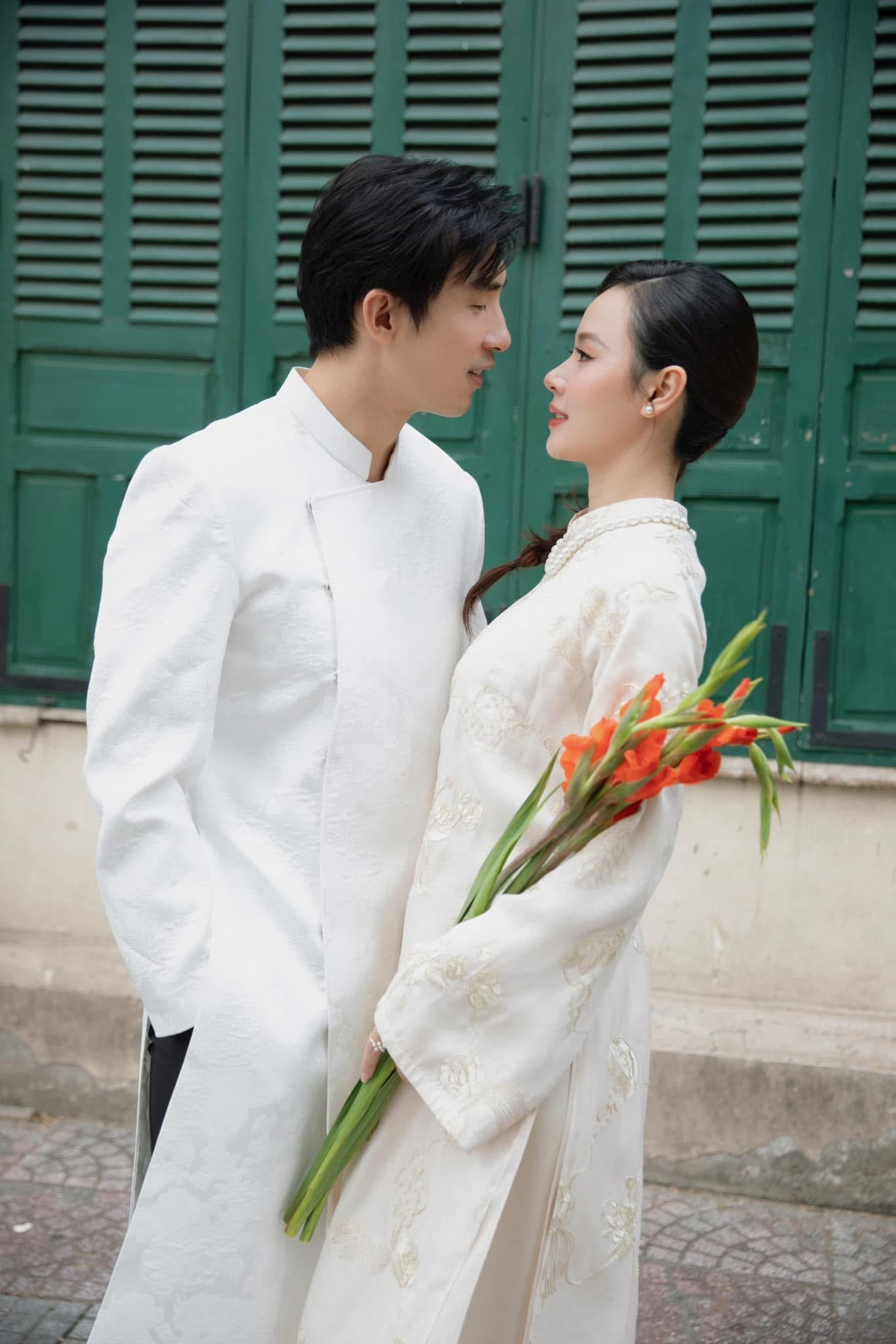 Minh Đạt tốt nghiệp Thạc sĩ Quản trị Kinh doanh (MBA) tại Đại học California (Mỹ), hiện giữ vai trò Giám đốc vận hành (COO) chi nhánh Nhựa Duy Tân tại Mỹ, đồng thời là Phó Chủ nhiệm Câu lạc bộ Doanh nhân trẻ TP.HCM.