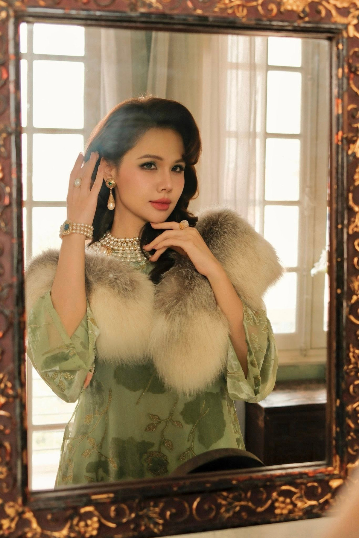 Ngay sau khi loạt ảnh được đăng tải, đông đảo khán giả đã để lại bình luận khen ngợi nhan sắc và khí chất của nữ diễn viên. Nhiều ý kiến cho rằng, ở Phanh Lee có sự giao thoa hài hòa giữa nét đẹp hiện đại và vẻ duyên dáng cổ điển. Không cần phô trương hay gây sốc, hình ảnh của cô vẫn đủ sức thu hút nhờ sự tinh tế và gu thẩm mỹ ổn định.