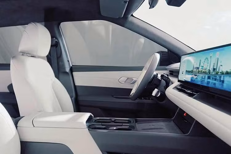 “Một số mẫu xe điện Trung Quốc cung cấp công nghệ tiên tiến với mức giá rất hợp lý khiến các thương hiệu nước ngoài gặp khó khăn khi thâm nhập thị trường”, một quan chức trong ngành cho biết. “Đối với Hyundai, điều cốt yếu không chỉ là tạo ra sự khác biệt cho sản phẩm so với các đối thủ Trung Quốc, mà còn phải giảm giá để đảm bảo khả năng cạnh tranh. Mẫu Elexio dường như chưa thể thu hút khách hàng Trung Quốc ở cả hai yếu tố này”.