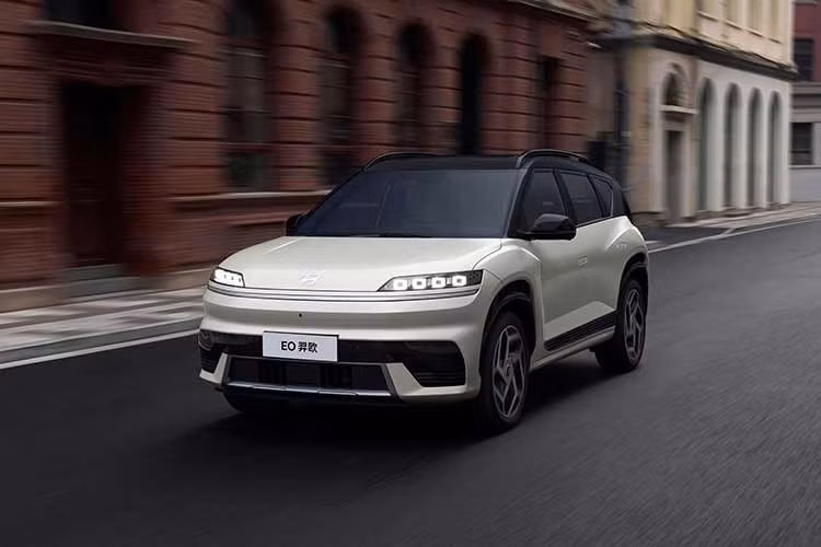 Trong năm ngoái, Beijing Hyundai đã bổ nhiệm Li Fenggang làm người đứng đầu hoạt động tại thị trường Trung Quốc. Đây là lần đầu tiên trong 23 năm qua, công ty bổ nhiệm một công dân Trung Quốc làm chủ tịch. “Một số chuyên gia trong ngành nhận định động thái này là một phần trong nỗ lực của hãng nhằm tăng cường khả năng phản ứng với thị trường và phù hợp hơn với nhu cầu khách hàng địa phương”, một quan chức khác trong ngành ôtô cho biết.