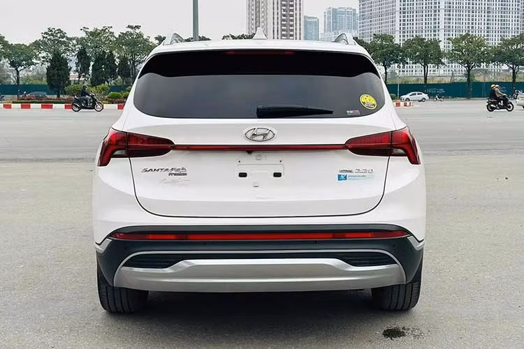 Ở thế hệ mới nhất, chỉ có phiên bản Calligraphy Turbo mới sở hữu thông số vận hành ấn tượng hơn so với thế hệ cũ sử dụng máy dầu. Mẫu SUV cỡ D này sử dụng động cơ xăng tăng áp 2.5L, sản sinh công suất 277 mã lực và mô-men xoắn 422Nm, nhưng có mức tiêu thụ trung bình lên tới 9,57 lít/100 km.