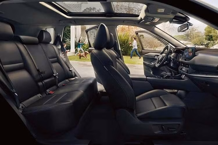 Động cơ đốt trong kết hợp với mô-tơ điện mới có công suất khoảng 205 PS. Dù dung lượng pin giữ nguyên ở mức 21,5 kWh, hệ thống được cải tiến giúp giảm khoảng 16% mức tiêu thụ nhiên liệu thực tế và khoảng 14% khi vận hành trên đường cao tốc.