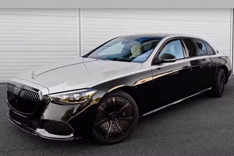 Để sở hữu trọn vẹn diện mạo Mercedes-Maybach S-Class 2026 bản Night Package, người mua sẽ phải chi trả thêm khoản phụ phí khoảng 34.850 USD (khoảng 918,01 triệu đồng). Hiện tại, dòng sedan siêu sang này đã chính thức nhận đơn đặt hàng tại các đại lý khu vực châu Âu.