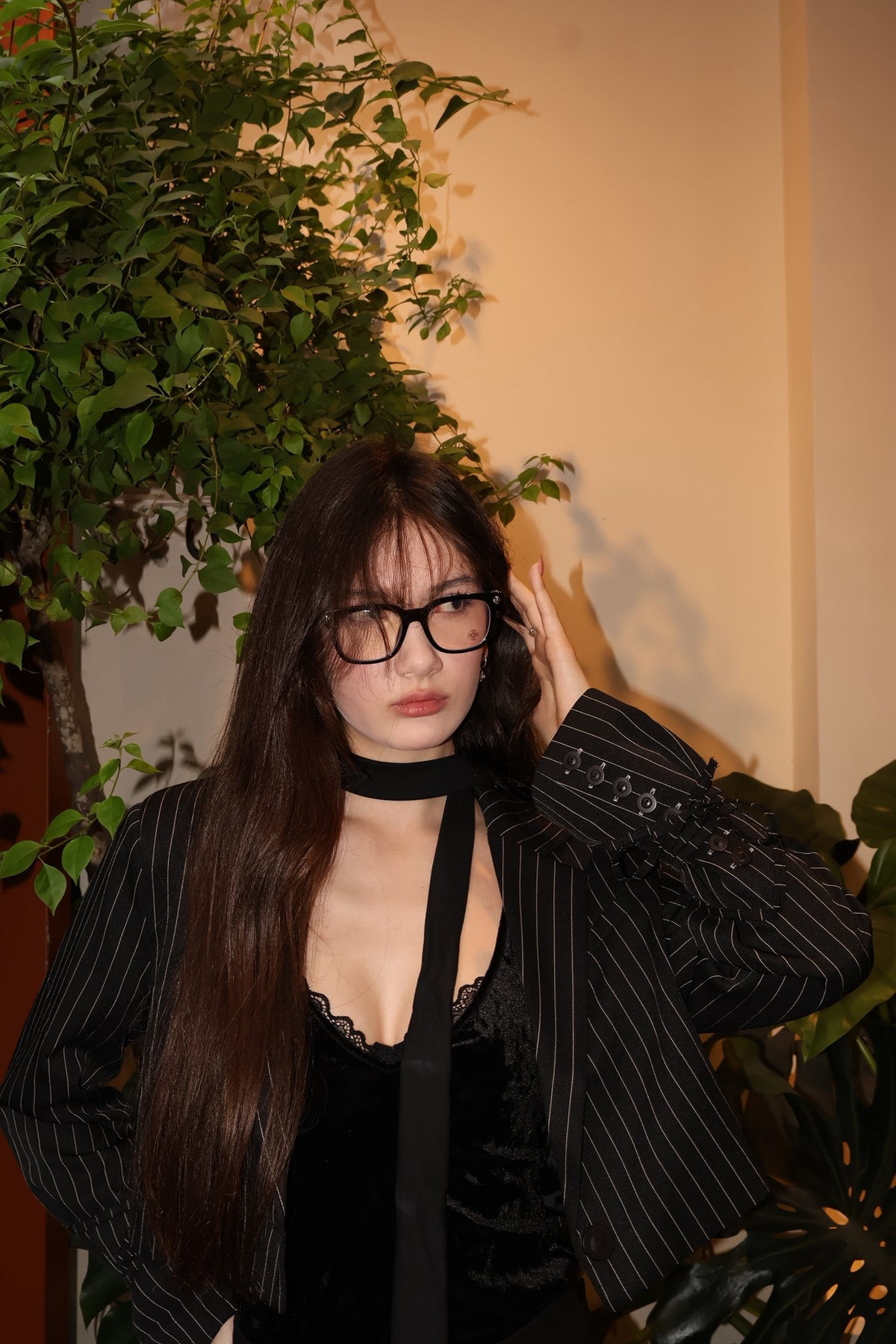 Đặng Thanh Giang (tên tiếng Nga là Lyubov Shonovna Dang), sinh năm 2007, mang trong mình hai dòng máu Việt – Nga. Nhờ đó, cô sở hữu nét đẹp lai Tây hài hòa, vừa mềm mại vừa cá tính.