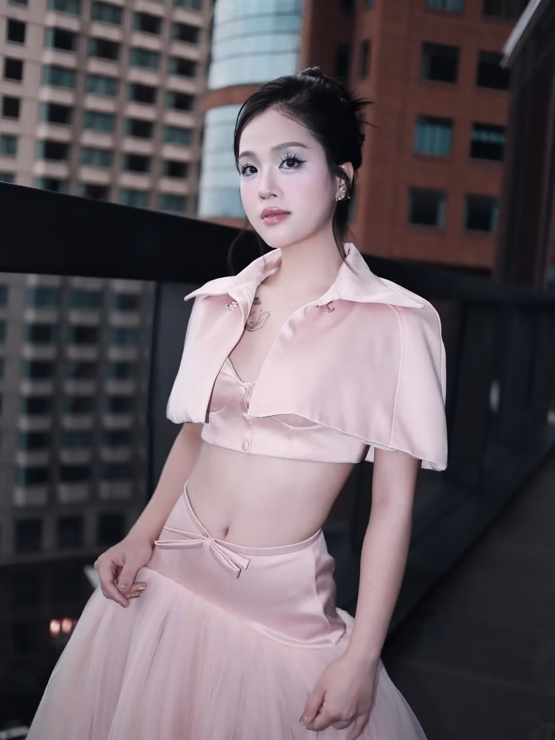 Nhiều khán giả nhận xét, khó có thể tin Huyền My đã là mẹ một con khi nhìn vào hình ảnh hiện tại.