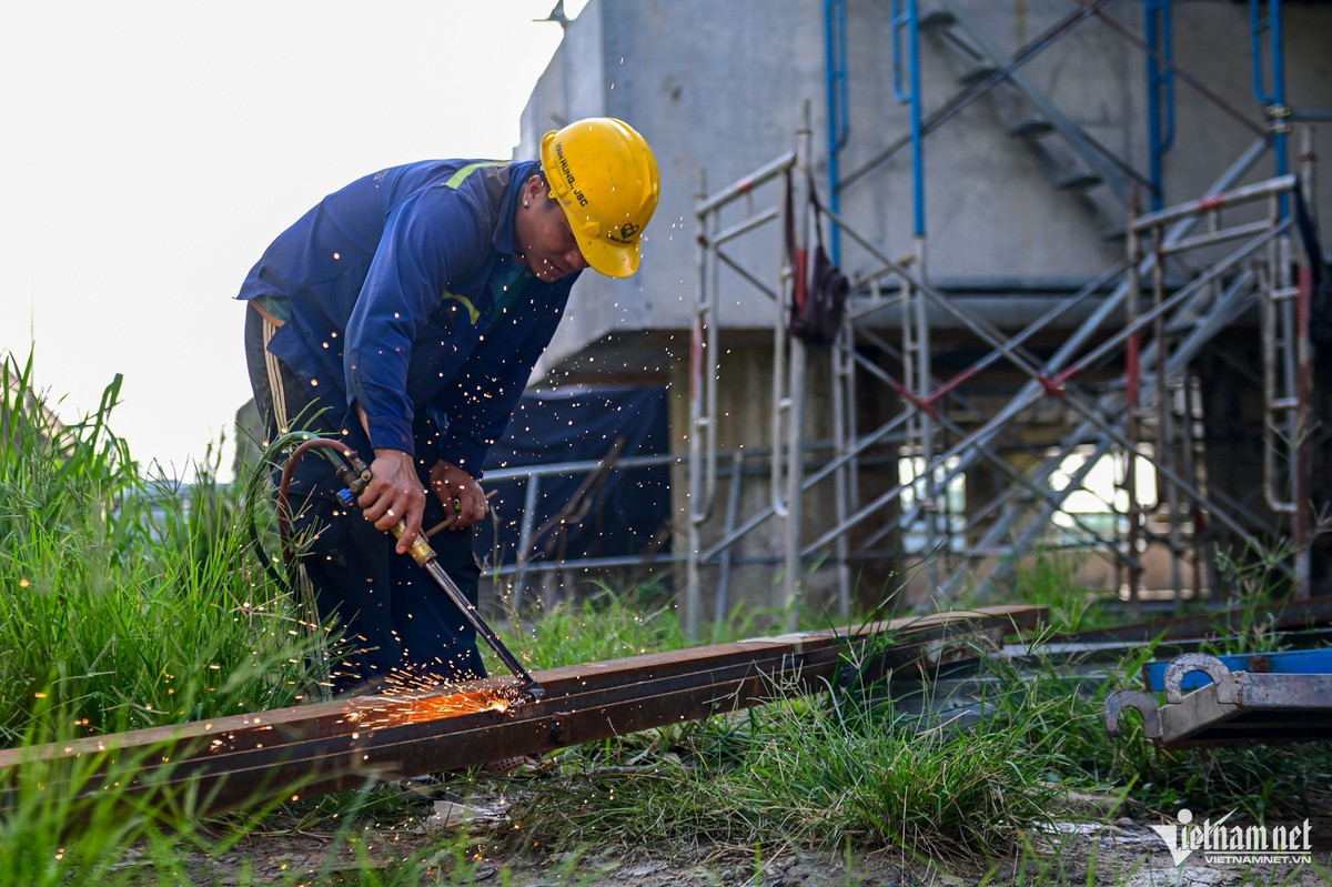 View - Dựng cầu sắt tạm để nâng cầu Bình Phước 1 cao thêm 1,25m | Báo Tri thức và Cuộc sống - TIN TỨC PHỔ BIẾN KIẾN THỨC 24H