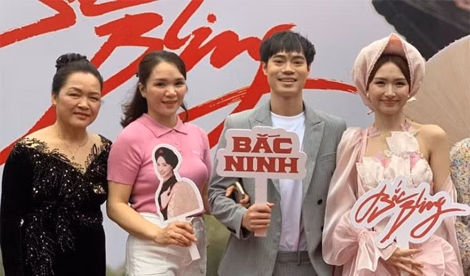 Đến nay, sau hơn một thập kỷ, Hòa Minzy và Văn Toàn vẫn duy trì mối quan hệ bạn bè khăng khít. Họ thường xuyên xuất hiện cùng nhau trong các sự kiện, tương tác thân mật trên mạng xã hội, và không ngại chia sẻ những câu chuyện hài hước, dễ thương khiến người hâm mộ thích thú.