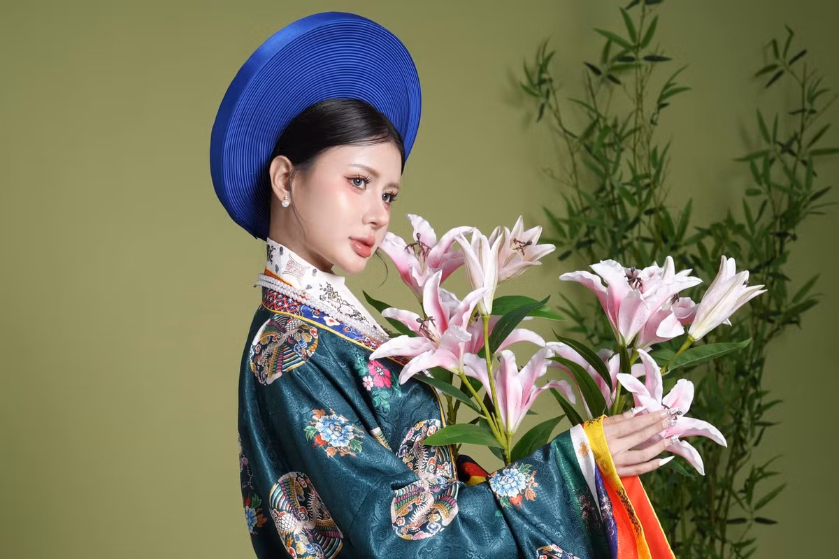 Việc gần đây chăm chỉ đăng tải hình ảnh "flex" dáng nuột của Xuân Ca là điều mà người hâm mộ dễ dàng nhận ra. Tần suất những khoảnh khắc nóng bỏng mà nữ TikToker cập nhật ngày một dày hơn.