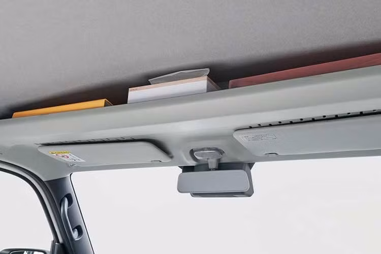 Đáng chú ý hơn, tính năng Vehicle-to-Home (V2H) cho phép xe cung cấp điện ngược lại cho hộ gia đình trong trường hợp khẩn cấp hoặc mất điện.