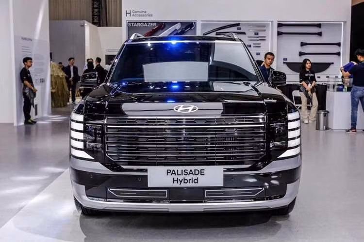 Với Palisade 2026 thế hệ mới, Hyundai cho thấy, hãng đang lắng nghe người dùng, ưu tiên sự tiện dụng và cảm giác sử dụng hàng ngày, thay vì chạy theo các trào lưu công nghệ mang tính phô diễn. Dự đoán, mẫu xe này sẽ sớm được bán tại Việt Nam trong năm 2026 này.