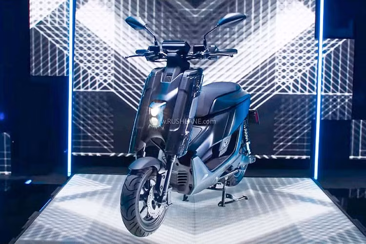 Yamaha đang ngày càng đa dạng các dòng xe máy điện của mình nhằm đáp ứng nhu cầu mới của thị trường. Và mới đây tại thị trường Đài Loan, hãng xe Nhật đã giới thiệu Yamaha EMF 2026 - một chiếc xe máy điện mới, lần đầu xuất hiện.