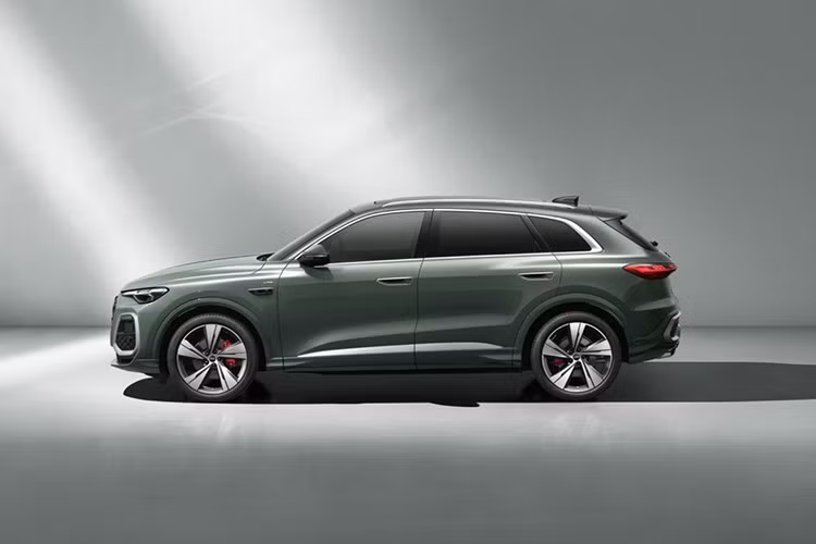 Động lực đến từ động cơ EA888 Evo5 2.0 TFSI, tương tự Audi A5L, với hai mức công suất tối đa 204 mã lực và 272 mã lực, tùy phiên bản. Hộp số là loại tự động ly hợp kép 7 cấp, kết hợp với hệ dẫn động bốn bánh quattro. Hệ thống treo độc lập 5 liên kết được trang bị cho cả cầu trước và cầu sau.