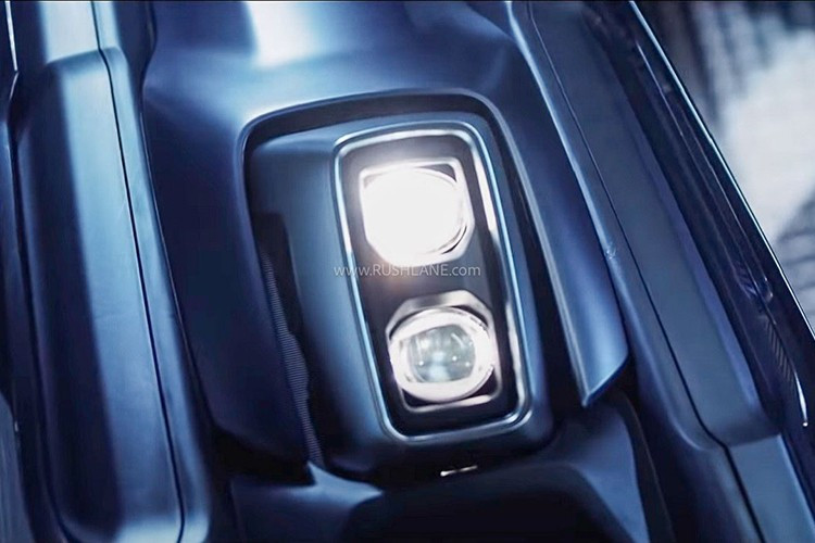 Xe sử dụng những đường nét góc cạnh, thân xe dạng khối vuông vức, tạo cảm giác cứng cáp và cơ bắp như một cỗ máy chiến đấu hơn là phương tiện di chuyển thông thường. Phần đầu xe nổi bật với cụm đèn LED projector đôi xếp dọc, mang ánh nhìn sắc lạnh đậm chất khoa học viễn tưởng.