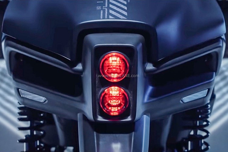 Trong khi đèn hậu LED thiết kế theo phong cách Afterburner gợi liên tưởng đến động cơ phản lực, tăng thêm cảm giác tốc độ dù xe đang đứng yên. Bộ bánh xe 10 inch giúp EMF đạt được sự linh hoạt cần thiết khi di chuyển trong môi trường đô thị đông đúc.