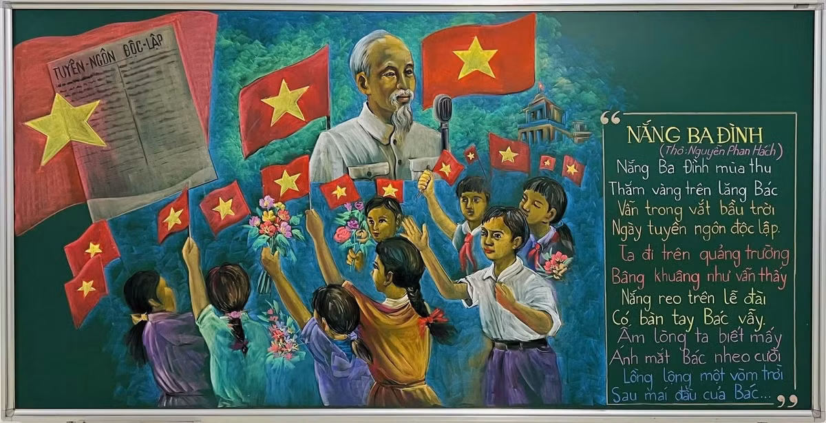 Hướng đến kỷ niệm 80 năm Cách mạng Tháng Tám và Quốc khánh 2/9, thầy giáo Nguyễn Trí Hạnh ở Nghệ An đã dùng phấn vẽ nên nhiều bức tranh đẹp mắt về Chủ tịch Hồ Chí Minh và các chiến sĩ cách mạng.