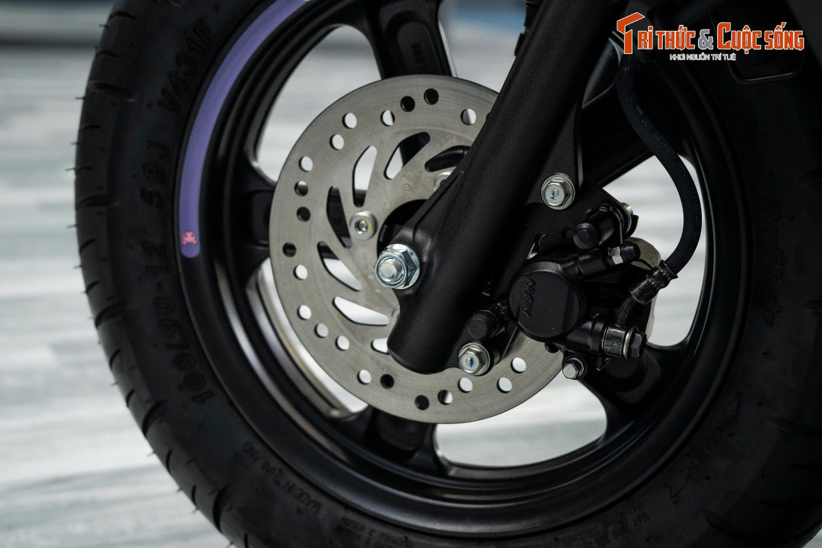 Cung cấp sức mạnh cho Scoopy Kuromi là động cơ xăng SOHC xi-lanh đơn, 4 thì, 2 van dung tích 109,5cc, làm mát bằng gió. Khối động cơ này sản sinh công suất tối đa 8,8 mã lực tại 7.500 vòng/phút và mô-men xoắn cực đại 9,2 Nm tại 6.000 vòng/phút.