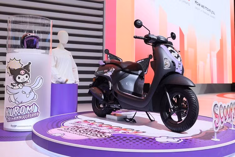 Tuy nhiên, khi về đến Việt Nam qua kênh nhập khẩu không chính hãng, giá bán của xe ga Honda Scoopy Kuromi có thể sẽ được đẩy lên cao hơn do chi phí vận chuyển và mức độ khan hiếm của sản phẩm này.