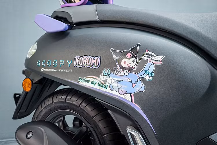 Kuromi là một biểu tượng văn hóa đại chúng đến từ thương hiệu Sanrio, nổi tiếng với các nhân vật hoạt hình như Hello Kitty. Ra mắt lần đầu trong series hoạt hình "Onegai My Melody" vào năm 2005, Kuromi đã nhanh chóng chiếm được cảm tình của giới trẻ Nhật Bản và toàn thế giới.