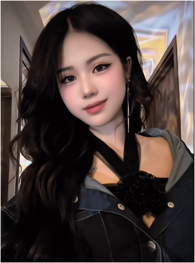 Mới đây, nữ streamer YuGi Kiều Oanh lại cho ra lò siêu phẩm mới. Có điều, khi bị nhận xét là diện đồ hở bạo, cô nàng không đồng tình.