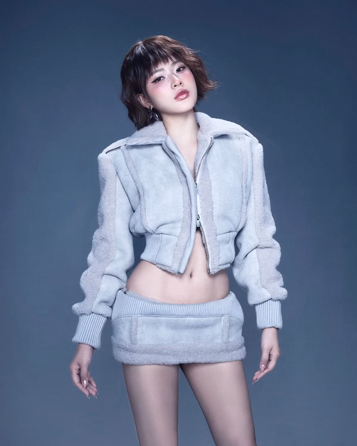 Nữ diễn viên Nguyễn Minh Trang, gương mặt quen thuộc với khán giả qua nhiều vai diễn ấn tượng, mới đây đã khiến công chúng không khỏi ngỡ ngàng khi xuất hiện với kiểu tóc ngắn đầy cá tính.