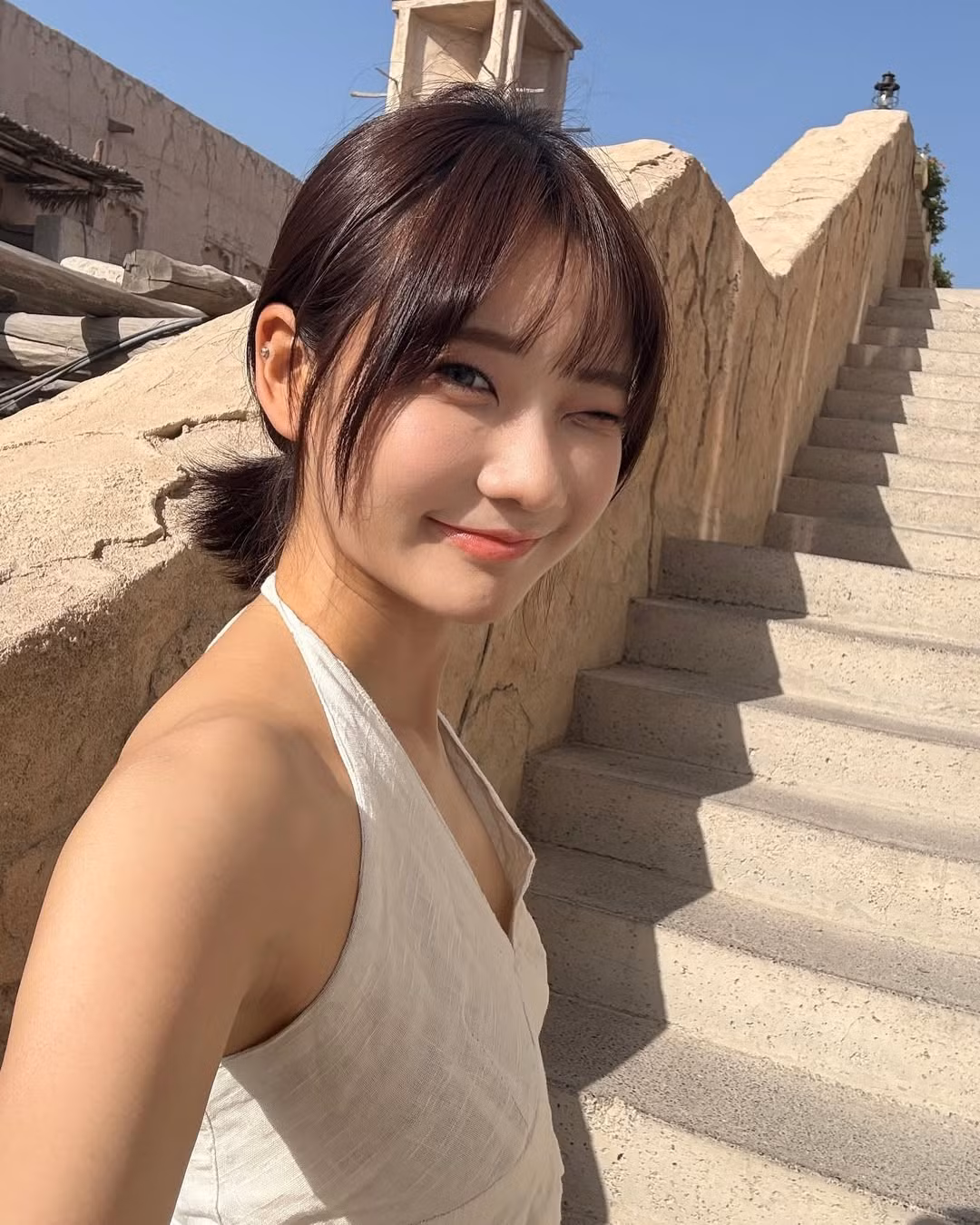 Nữ Youtuber này thậm chí còn tiết lộ rằng khi mặc những bộ đồ này liên tục bị người lạ bắt chuyện, tán tỉnh, cho thấy sức hút gia tăng rõ rệt.