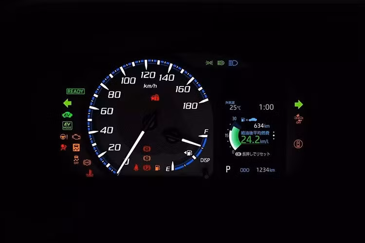 Điểm mới lớn nhất của Toyota Probox 2026 là gói công nghệ an toàn chủ động Toyota Safety Sense cải tiến. Sở dĩ hãng Toyota trang bị gói trợ lái nâng cao ADAS này cho xe vì những yêu cầu bởi luật an toàn mới tại Nhật Bản. Gói này bao gồm hệ thống phanh tránh va chạm nâng cấp có thể hoạt động tại cả giao lộ, hệ thống hỗ trợ lái chủ động và phanh hỗ trợ đỗ xe giúp thao tác trong đô thị chật hẹp dễ dàng hơn.