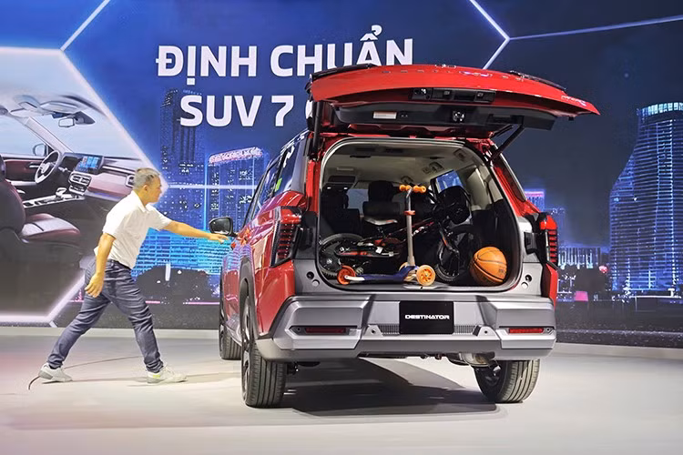Destinator đạt chứng nhận an toàn 5 sao từ ASEAN NCAP, tích hợp gói công nghệ an toàn thông minh Diamond Sense với các tính năng như cảnh báo điểm mù (BSW), hỗ trợ chuyển làn (LCA), cảnh báo phương tiện cắt ngang khi lùi (RCTA), kiểm soát hành trình thích ứng (ACC), cảnh báo va chạm (FCM), cảnh báo lệch làn (LDW) và nhiều tính năng khác.
