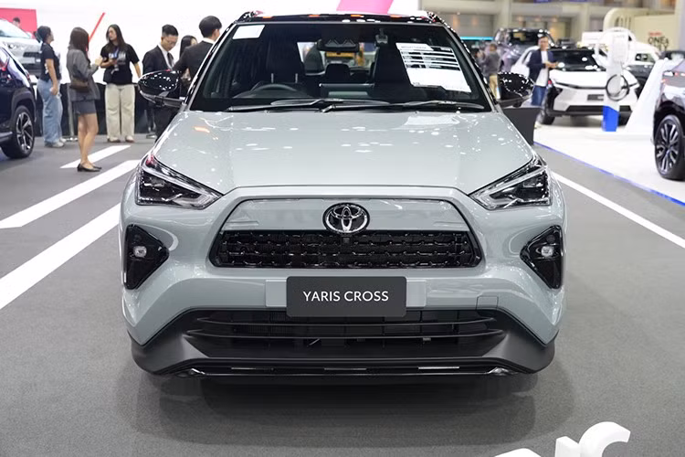 Toyota Yaris Cross HEV 2026 mới sẽ được Toyota Thái Lan áp dụng chính sách bảo hành lên tới 5 năm hoặc 150.000 km cho toàn xe và 10 năm không giới hạn số km cho hệ thống pin hybrid.
