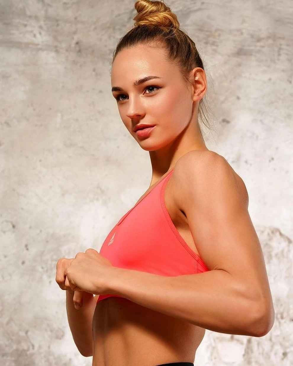 Phong cách thời trang của Bilodid thiên về hình ảnh nữ tính, mạnh mẽ và hiện đại. Cô yêu thích các thiết kế áo trench coat, blazer, đồ bơi hai mảnh và phối đồ theo tông trung tính như be, xám, nâu hoặc gam màu pastel nhẹ nhàng.