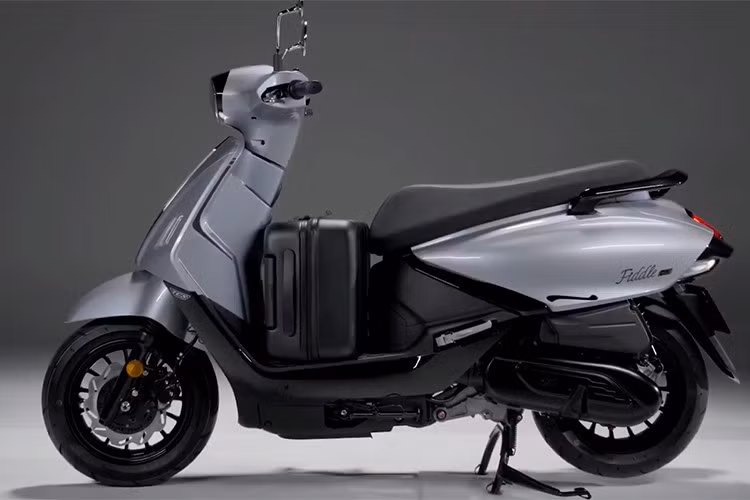 Tuy nhiên lần này mẫu xe ga SYM Fiddle DX 158 2025 đã có sự thay đổi lớn khi nâng cấp lên động cơ 158cc, xy-lanh đơn, 4 kỳ, làm mát bằng dung dịch, sản sinh công suất tối đa 14,8 mã lực (PS). Đây cũng chính là động cơ đang được trang bị trên mẫu SYM Jet SL+.