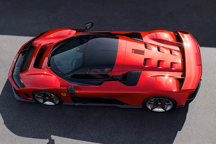 Ferrari F80 có giá khởi điểm vào khoảng 3,9 triệu USD (tương đương hơn 100 tỷ đồng). Với số lượng giới hạn và mức giá trên trời, F80 thuộc nhóm hypercar chỉ dành cho những khách hàng siêu giàu và đam mê tốc độ trên toàn thế giới.