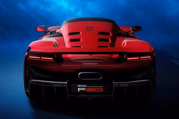 Cho đến nay, vẫn chưa rõ liệu có khách hàng Việt Nam nào đã kịp đặt mua chiếc xe này hay không, khi danh sách khách hàng được Ferrari kiểm soát chặt chẽ và chỉ dành cho nhóm khách thân thiết lâu năm của hãng.